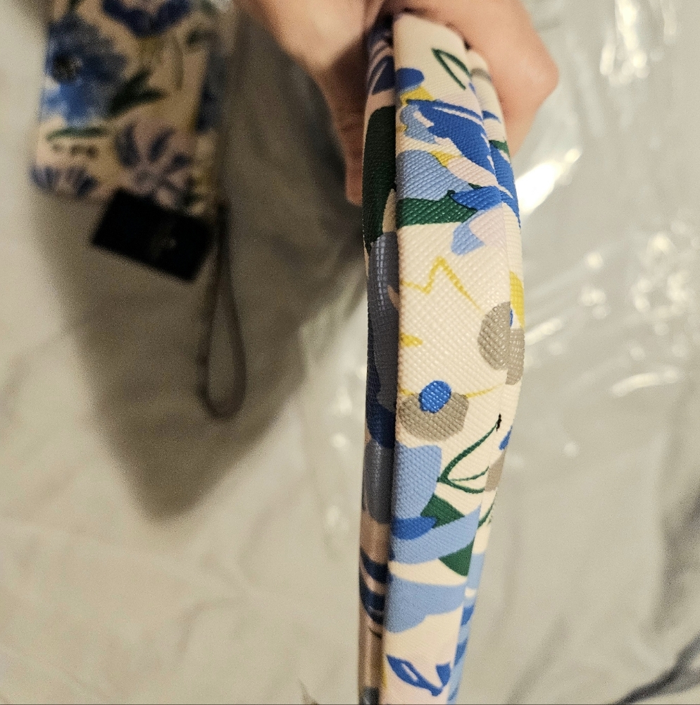 Kate Spade Wristlet OR Laptop/Tablet Sleeve, NWT - Picture 14 of 16